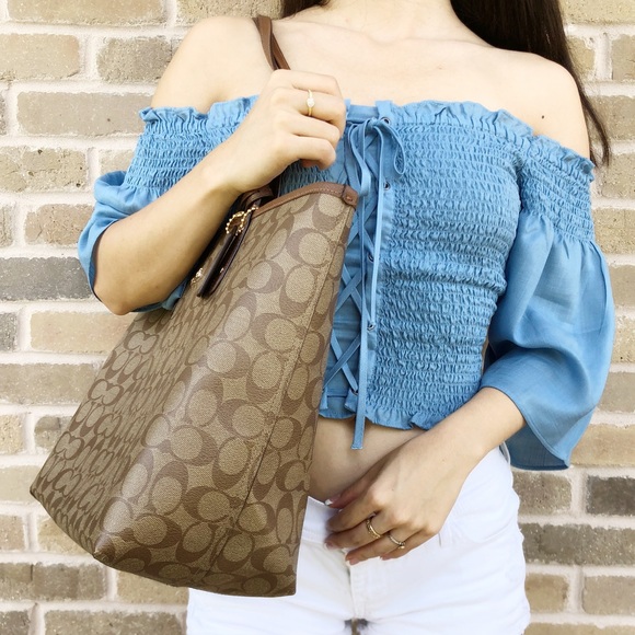 NWT Coach Tote with pouch - Picture 2 of 6